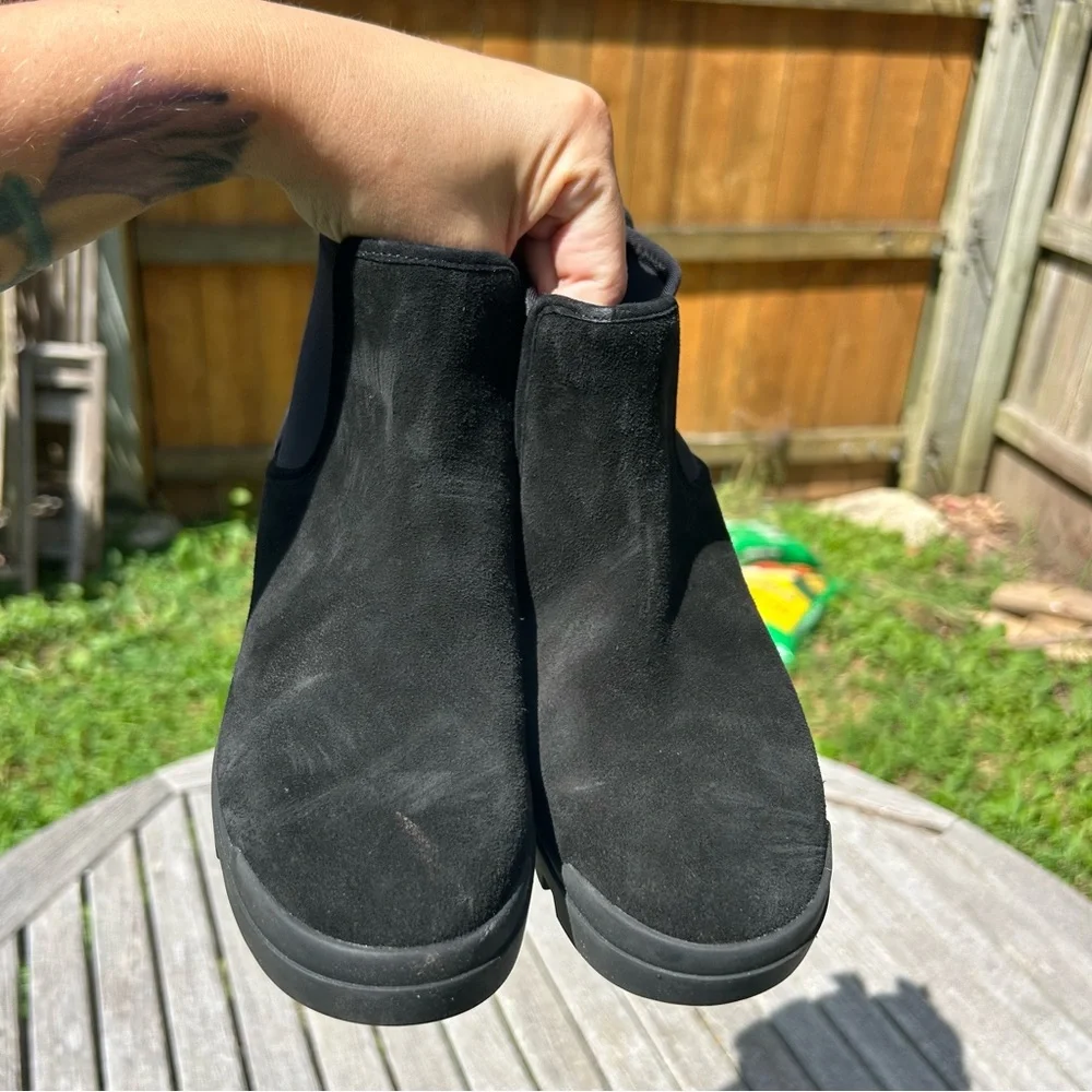 Eileen Fisher Splash Waterproof‎ Suede Chelsea Bootie in Black, size 5.5